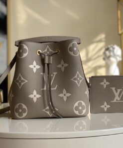 LOUIS VUITTON Bag