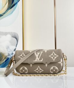 LOUIS VUITTON Bag