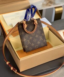 LOUIS VUITTON Bag