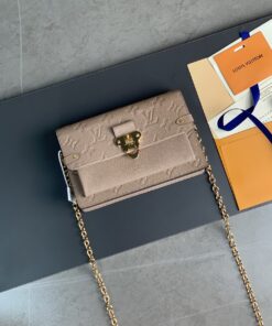 LOUIS VUITTON Bag