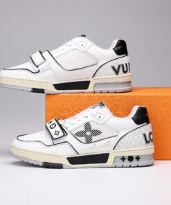 LOUIS VUITTON Trainers